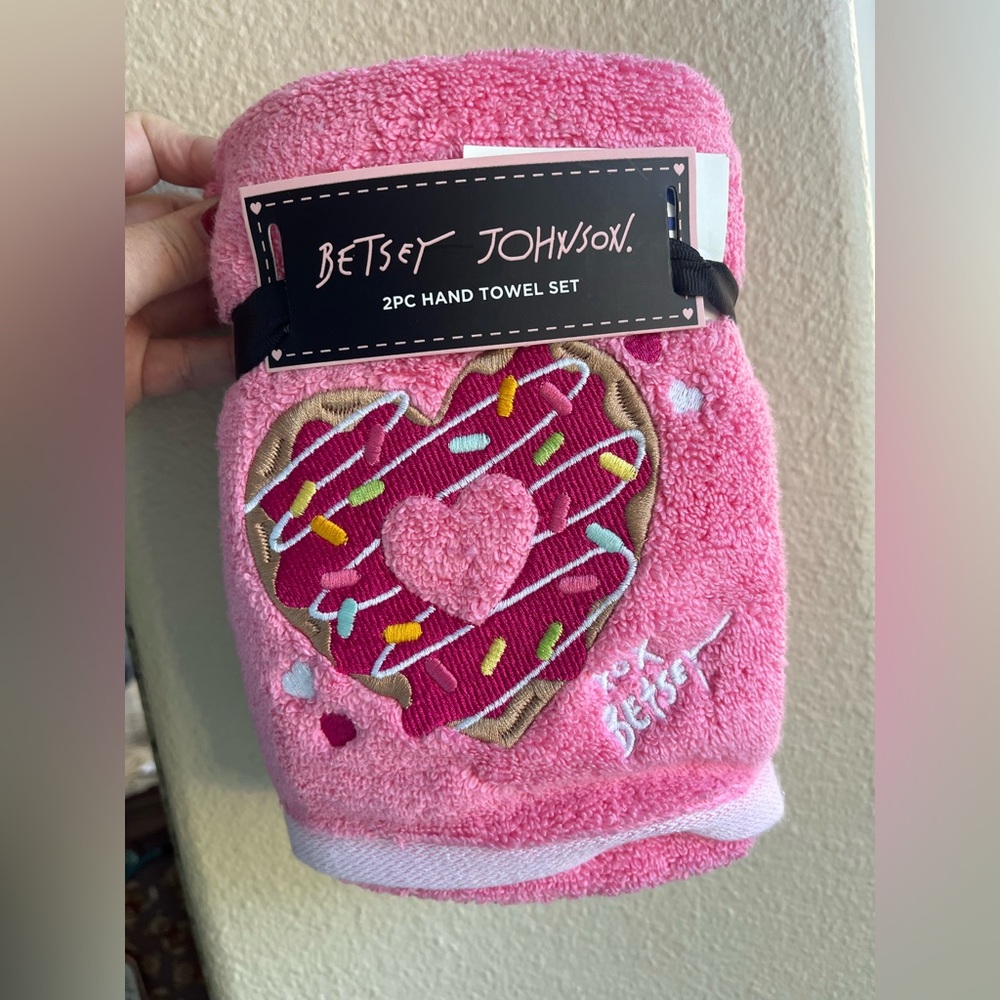 Betsey Johnson Pink Heart Donut Hand Towel Set Valentine’s